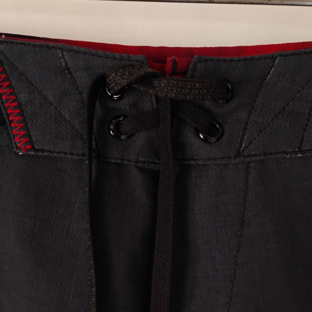 Men's Oakley Red & Black "Pixel Glitch" Surfing Board Shorts Swim Trunks Summer - Picture 2 of 15